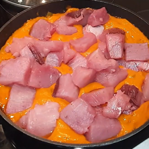 Atún con tomate