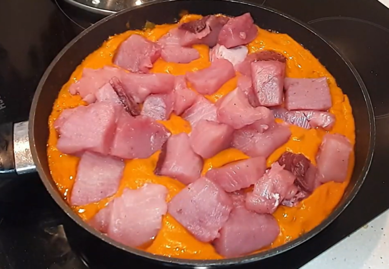 Atún con tomate