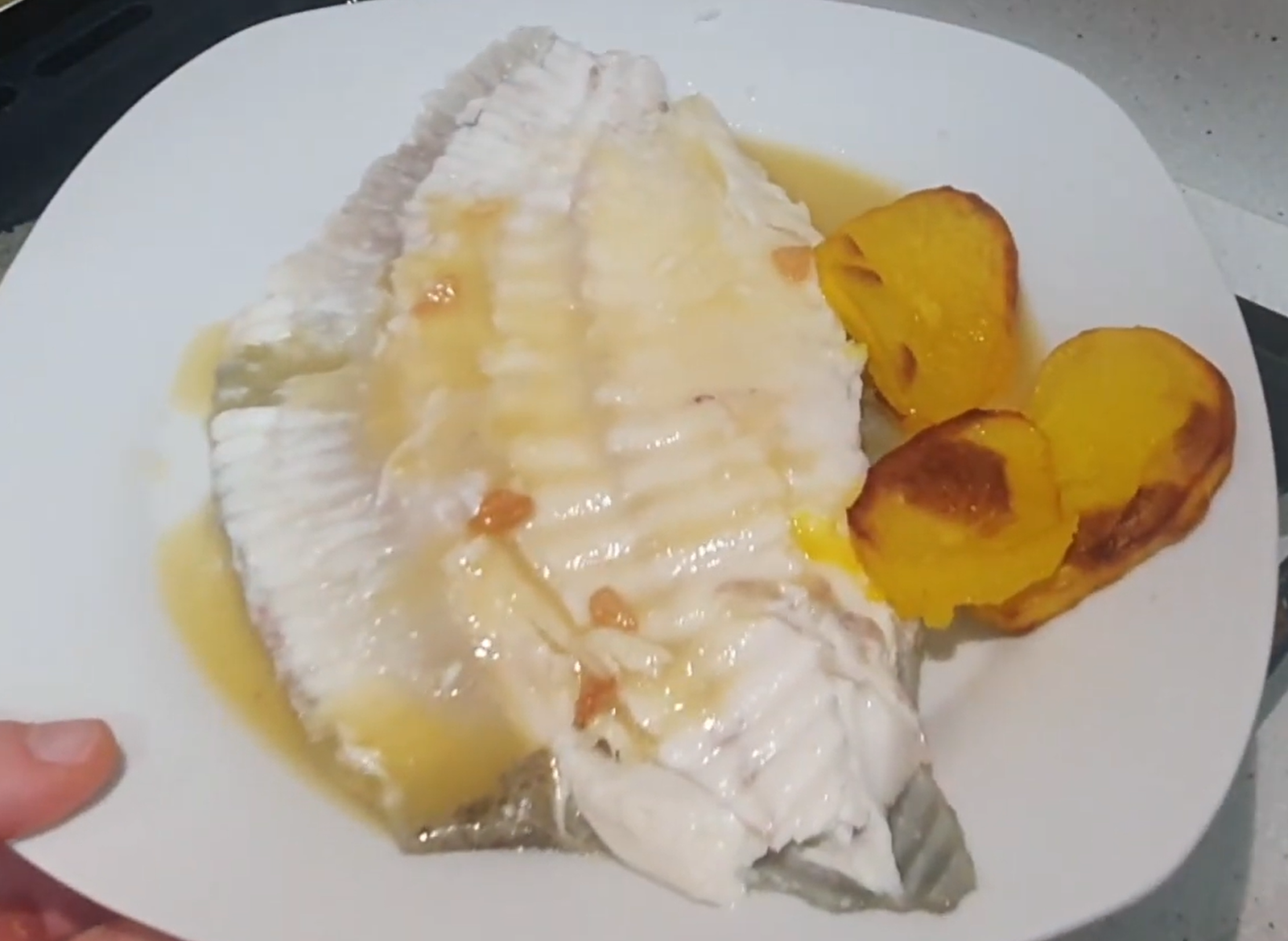 Rodaballo al horno con patatas